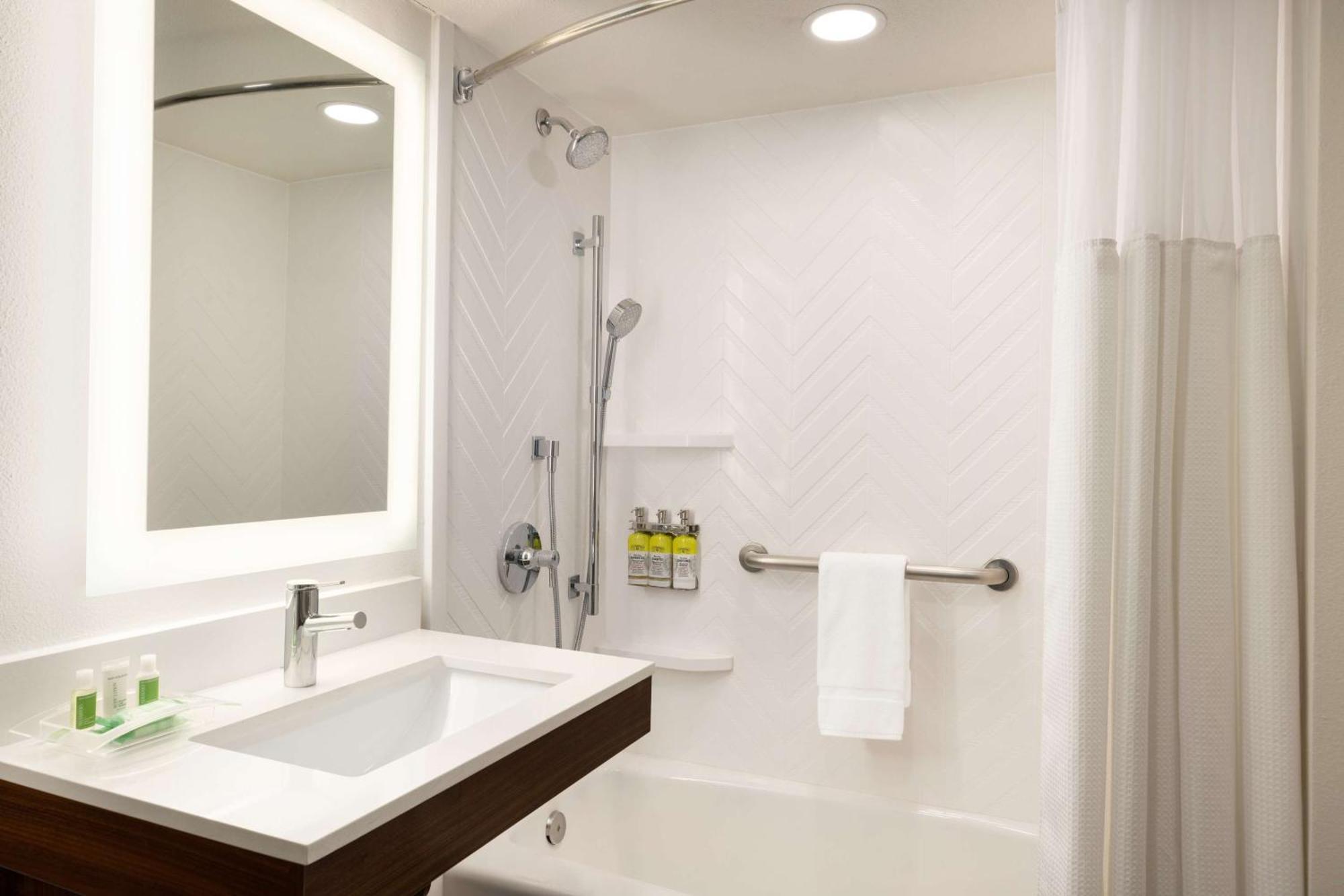 Doubletree By Hilton Fort Worth South Bagian luar foto