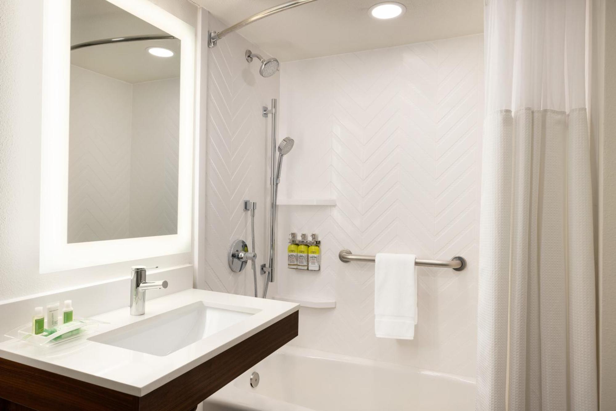 Doubletree By Hilton Fort Worth South Bagian luar foto