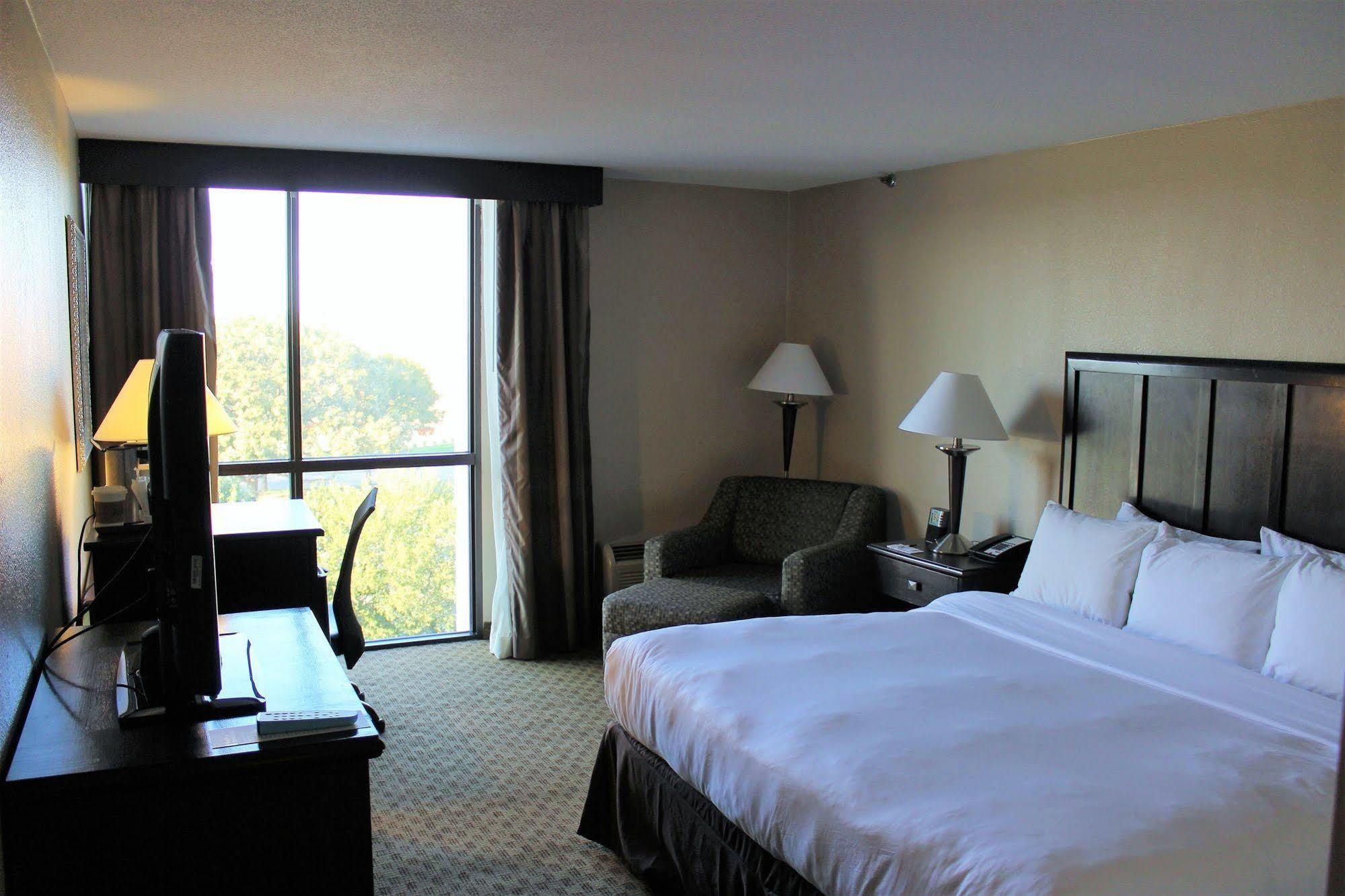 Doubletree By Hilton Fort Worth South Bagian luar foto